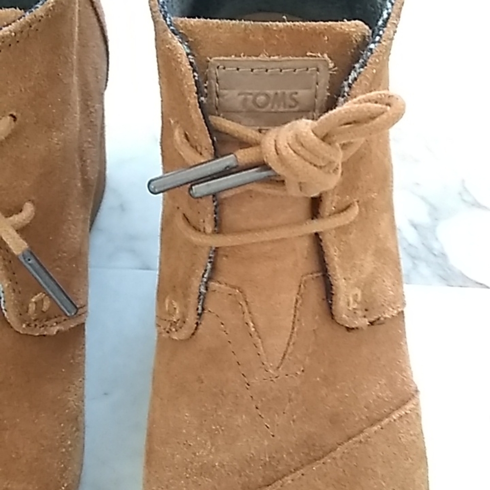 Toms booties. - Picture 2 of 12